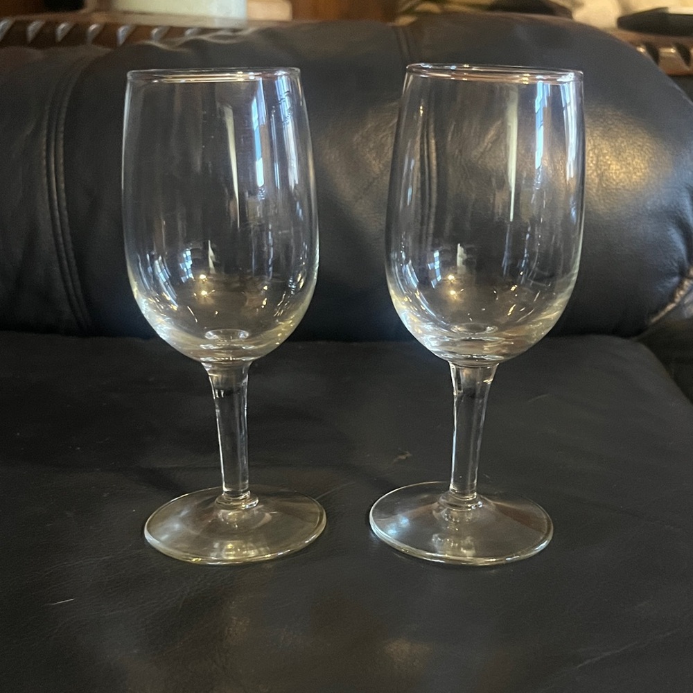 Wine tasting:  Clear Wine Glass Set